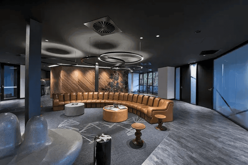 Light Colours and Reflective Surfaces